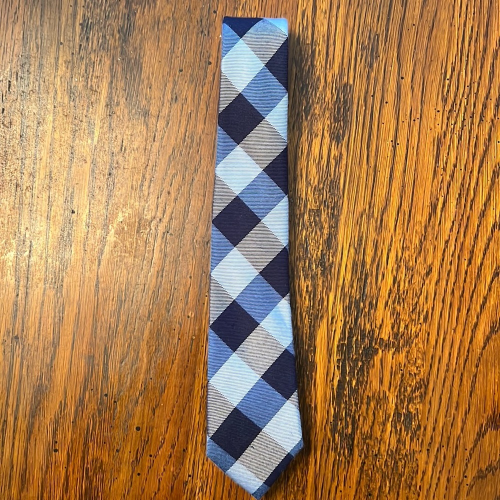Class Club gold label boys  tie, blue plaid, approx 50”, like new